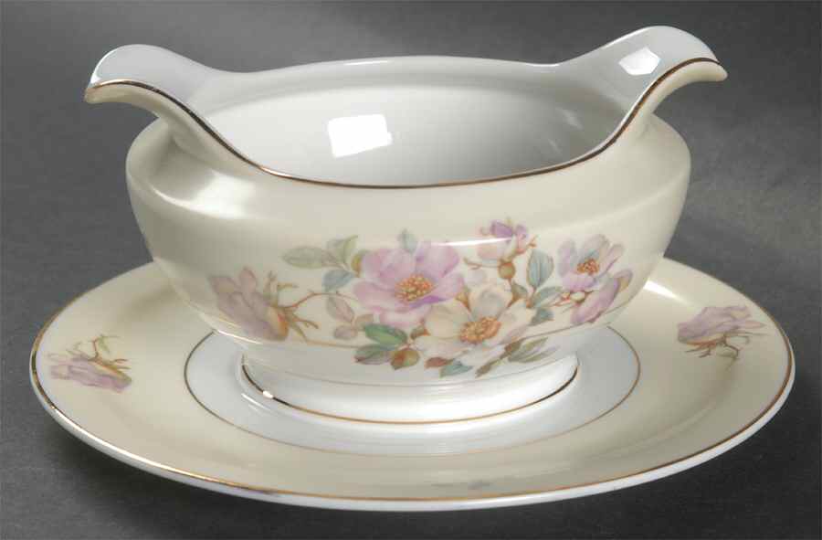 Dorothy Gravy Boat with Attached Underplate by Thun-1