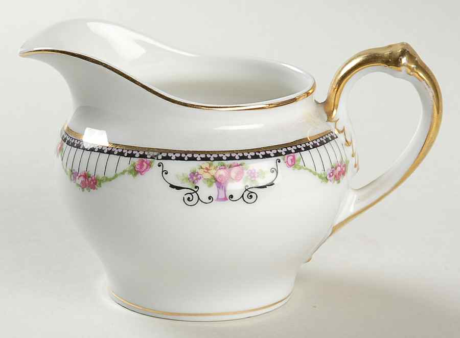 Empire (White) Creamer by Thun-1