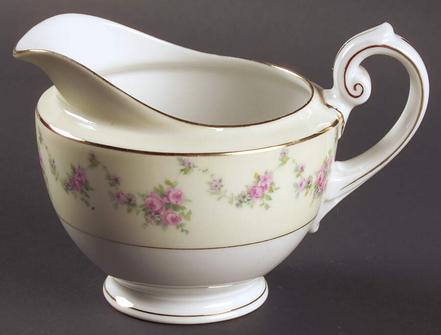 Garland Rose Creamer by Thun-1