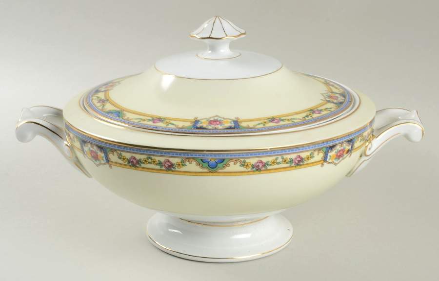 Georgia Round Covered Vegetable by Thun-1