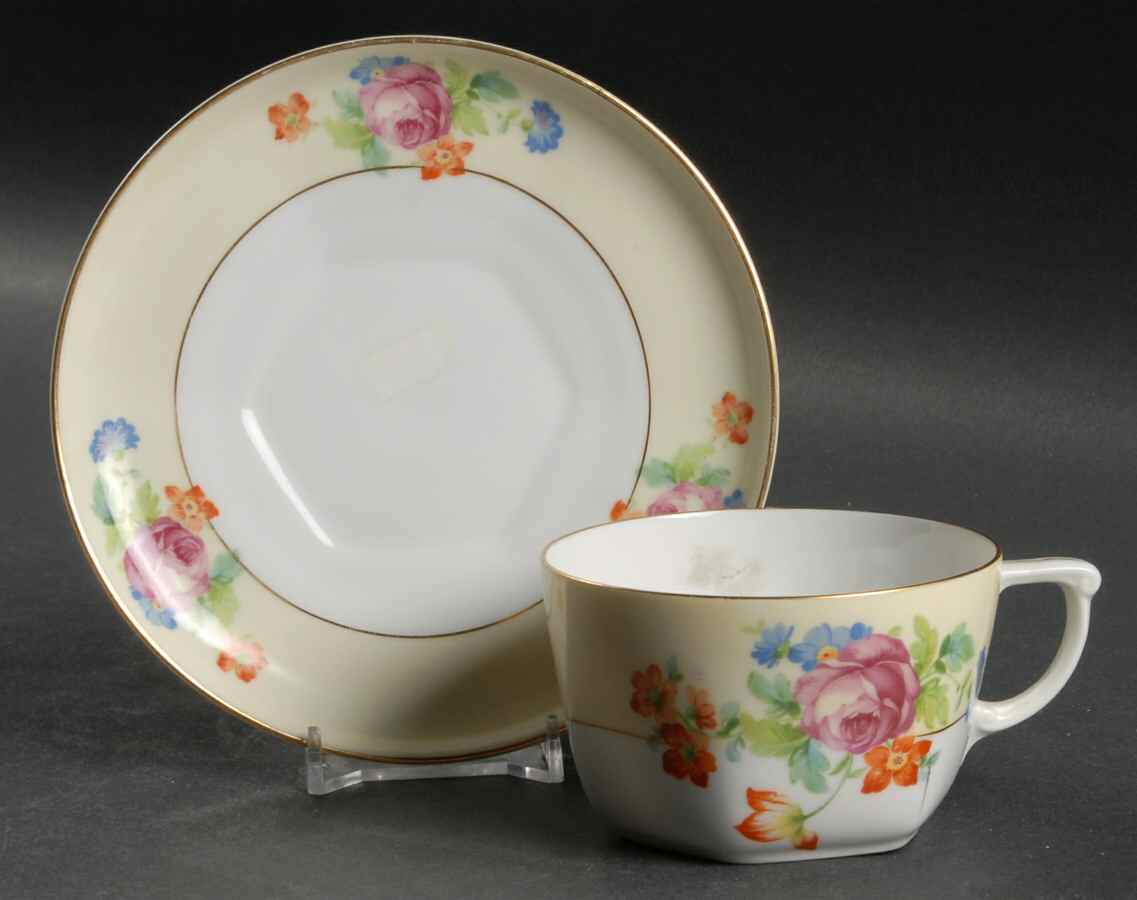 Lexington Flat Cup & Saucer Set by Thun-1