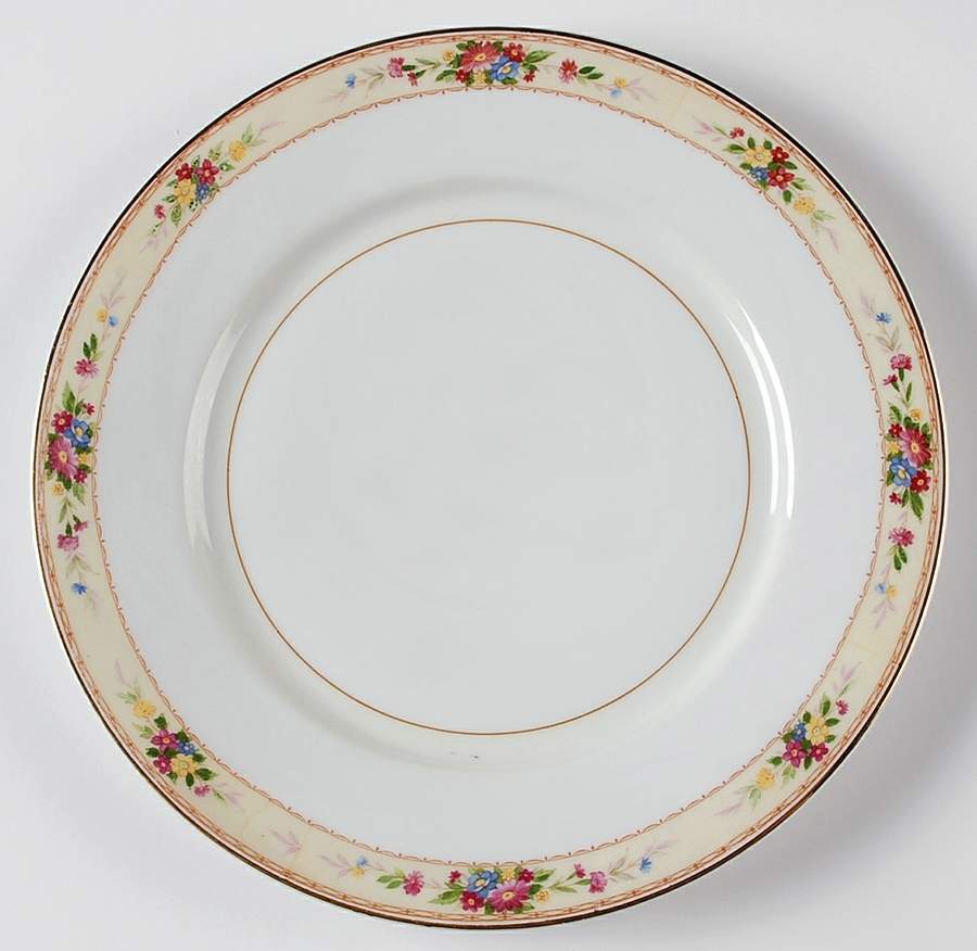 Lucille Luncheon Plate by Thun-1