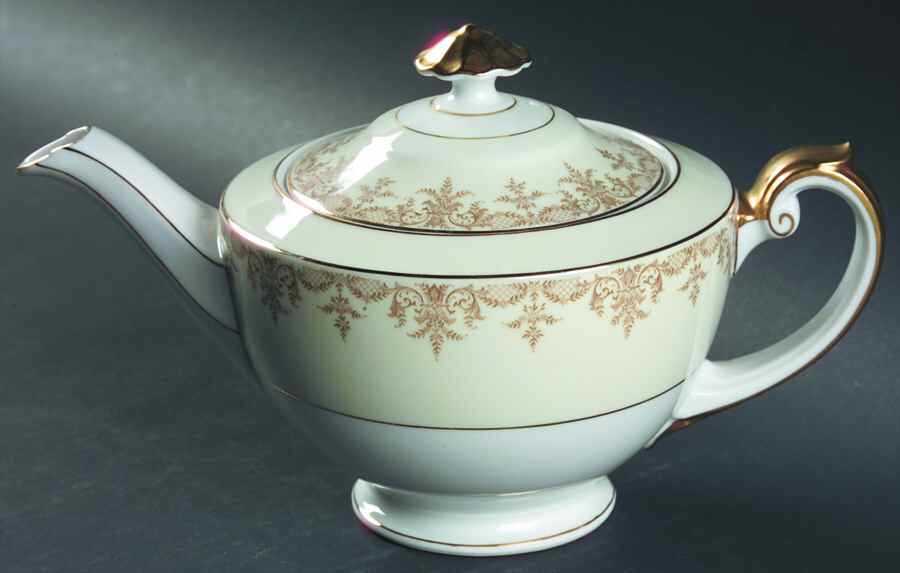 The Marquis Teapot & Lid by Thun-1