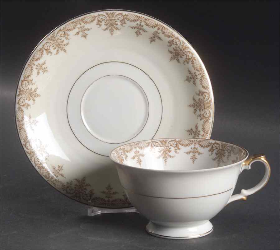 The Marquis Oversized Cup & Saucer Set by Thun-1