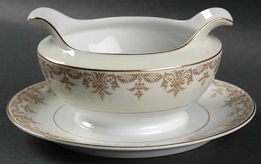 The Marquis Gravy Boat with Attached Underplate by Thun-1