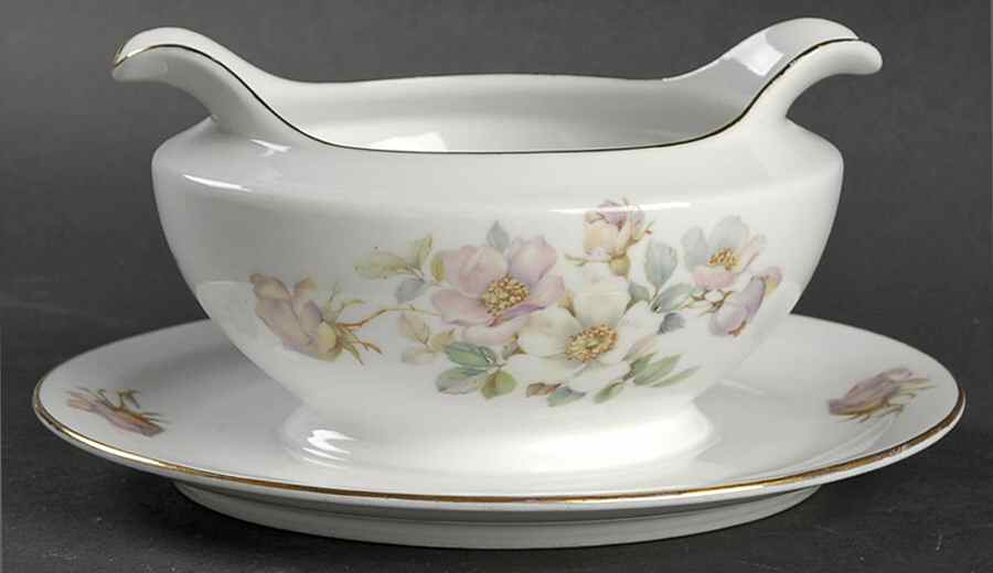 Orlando Gravy Boat with Attached Underplate by Thun-1