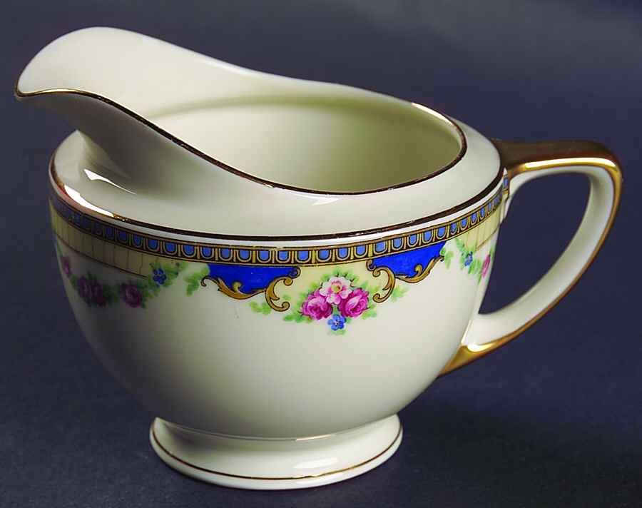 Premier (Smooth) Creamer by Thun-1