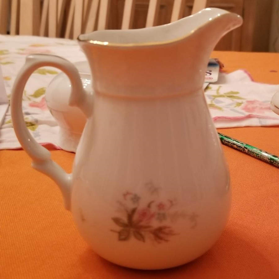 Rosebud Creamer by Thun-1