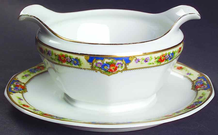 Savoy Gravy Boat with Attached Underplate by Thun-1