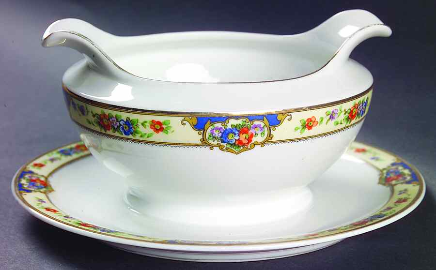 Savoy Gravy Boat with Attached Underplate by Thun-1