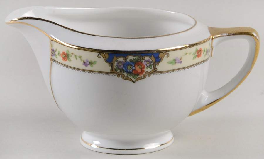 Savoy Creamer by Thun-1