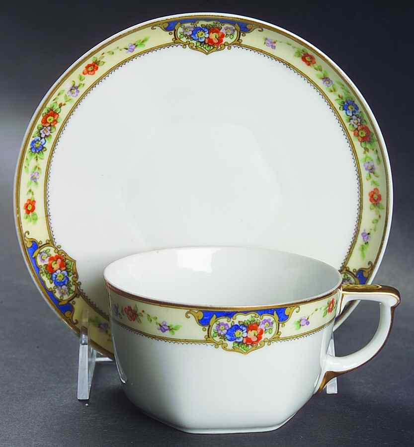 Savoy Flat Cup & Saucer Set by Thun-1