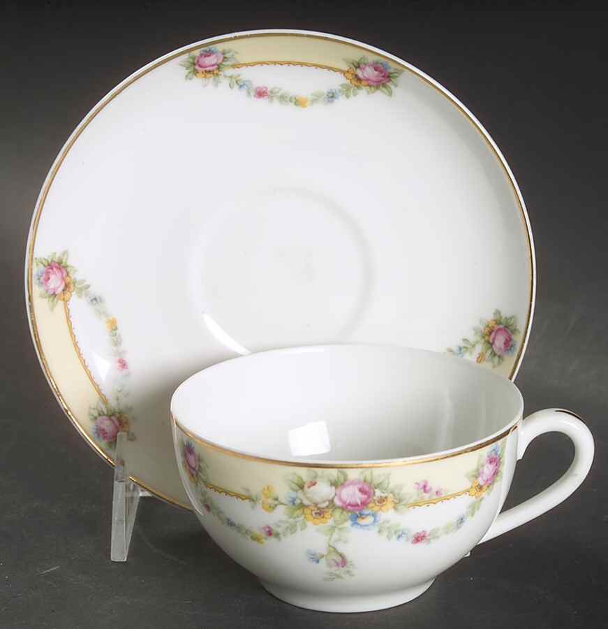 THU26 Flat Cup & Saucer Set by Thun-1
