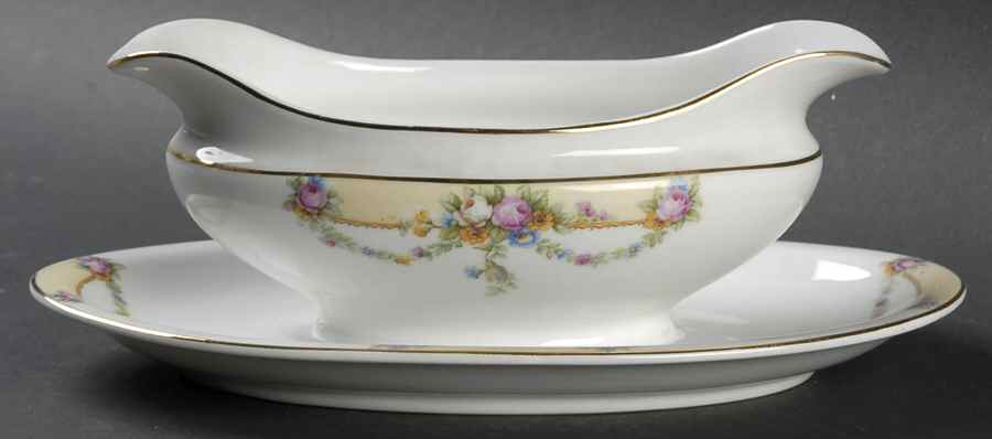 THU26 Gravy Boat with Attached Underplate by Thun-1