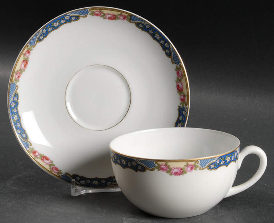 THU3 Flat Cup & Saucer Set by Thun-1