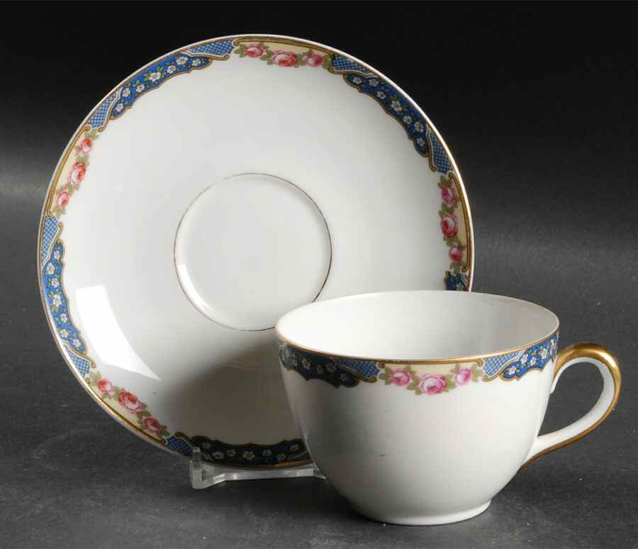 THU3 Flat Cup & Saucer Set by Thun-1