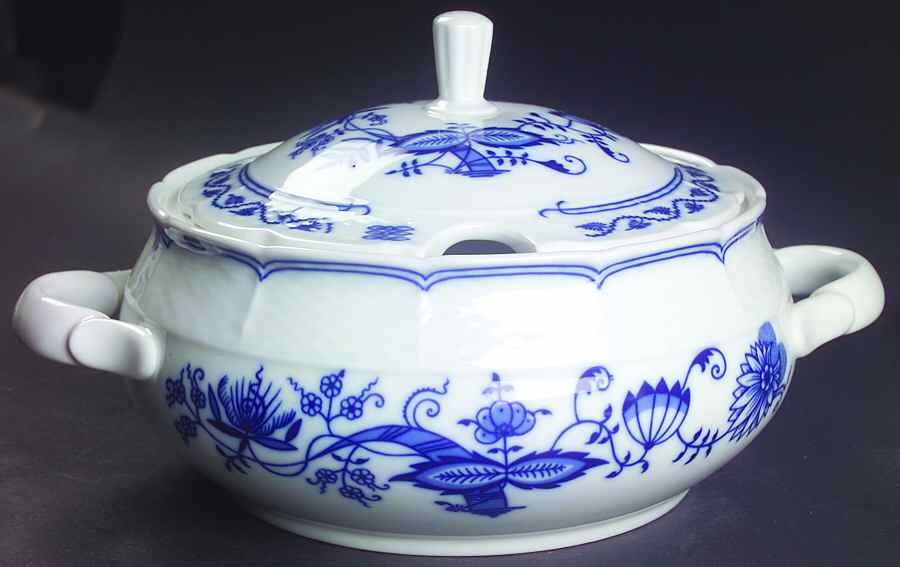THU33 Tureen &  Lid by Thun-1