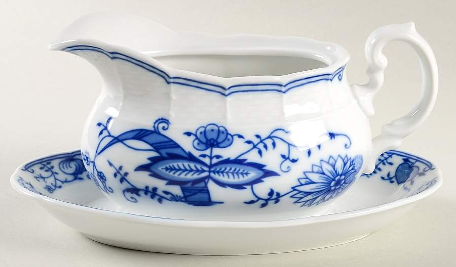 THU33 Gravy Boat & Underplate by Thun-1