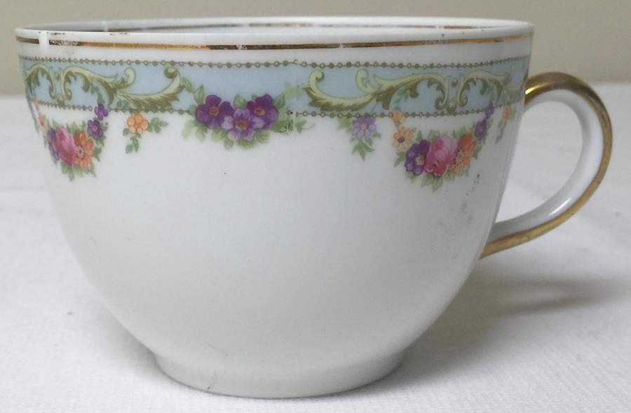 THU77 Footed Cup by Thun-1