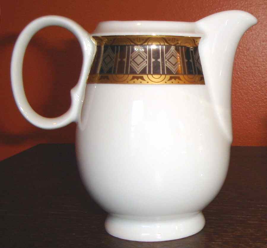 THU82 Creamer by Thun-1