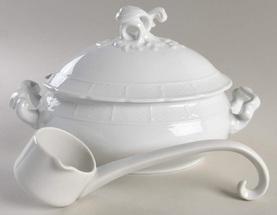 THU93 Oval Tureen & Lid and Ladle by Thun-1
