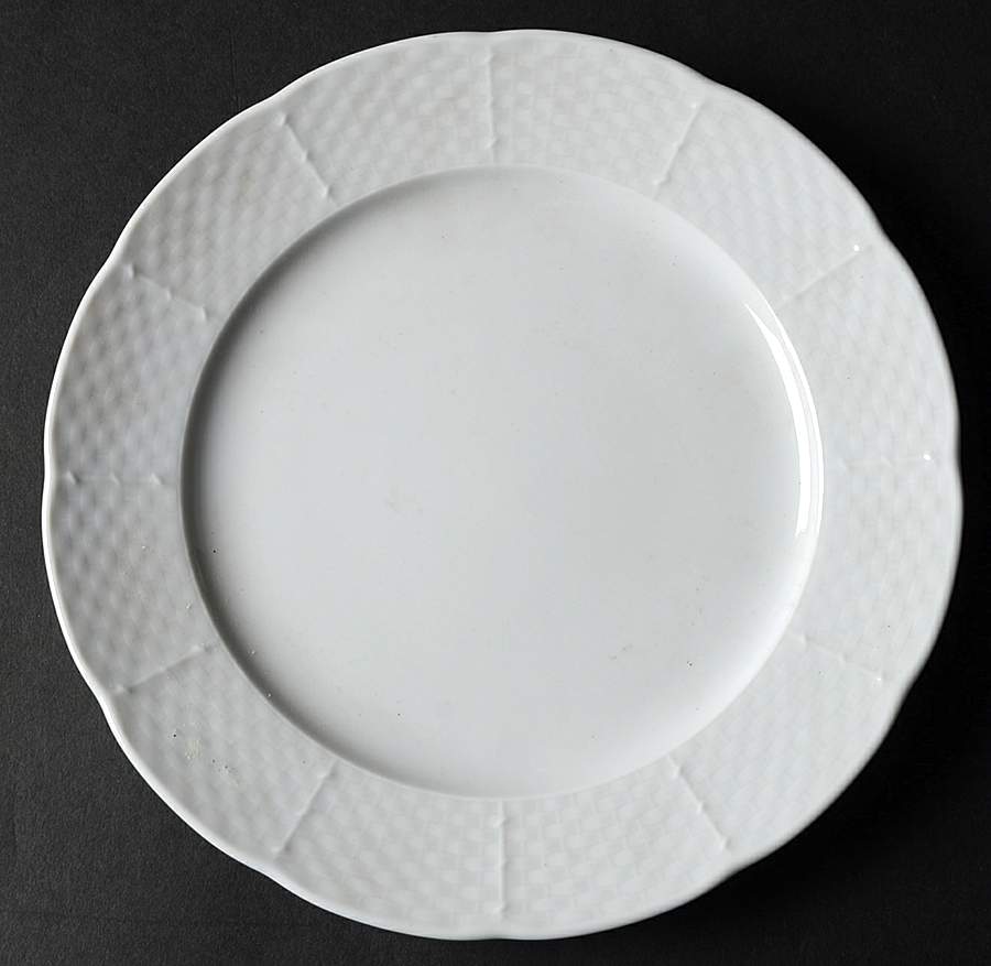 THU93 Luncheon Plate by Thun-1