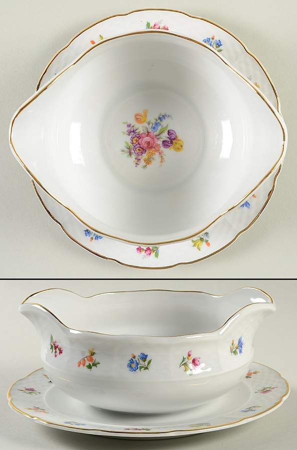 Tradition Gravy Boat with Attached Underplate by Thun-1