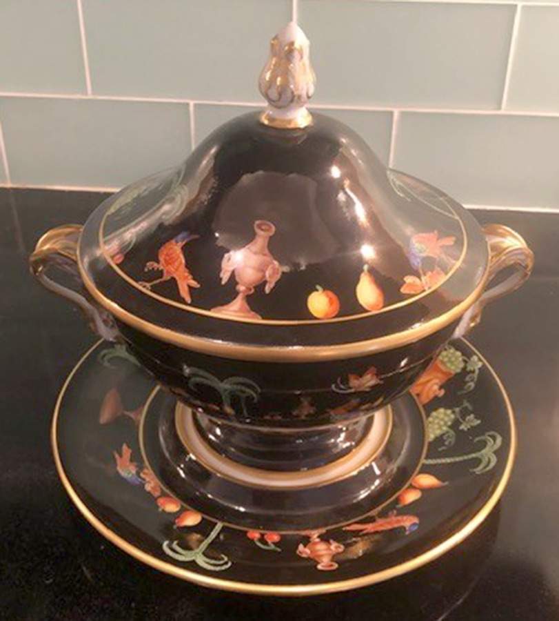 Black Shoulder Sauce Boat & Lid with Underplate by Tiffany-1