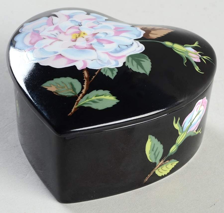 Mrs Delany's Flowers Heart Shape Box & Lid by Tiffany-1