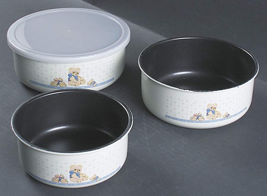 Country Bear 3 Metal Bowls & Plastic Lids(5 7/8",6 5/8",7 1/2") by Tienshan-1