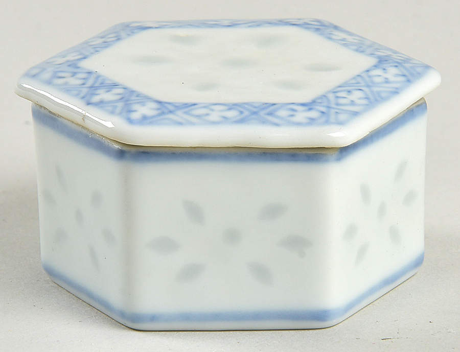 Rice Flower Hexagonal Box & Lid by Tienshan-1