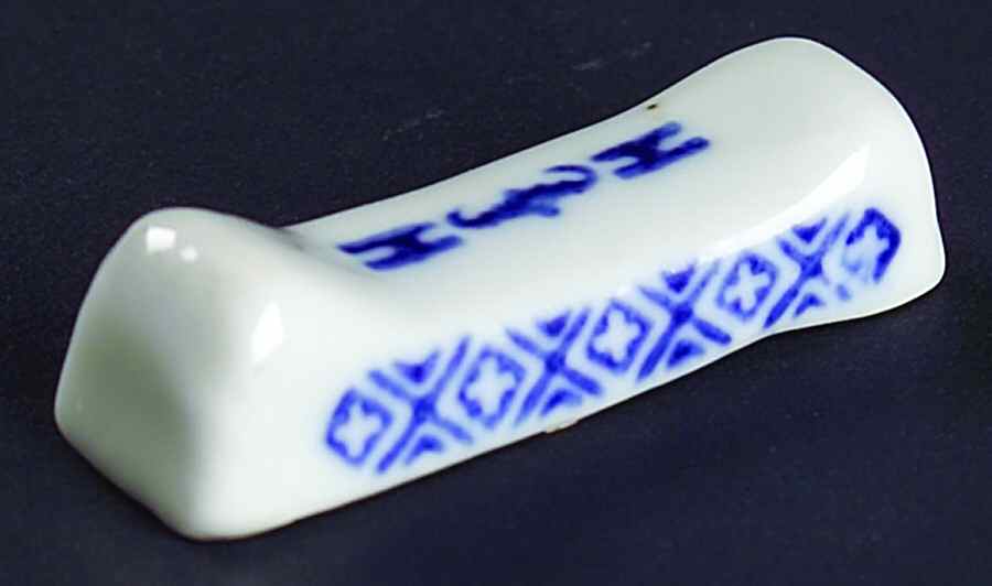 Rice Flower Chopstick/Knife Rest by Tienshan-1