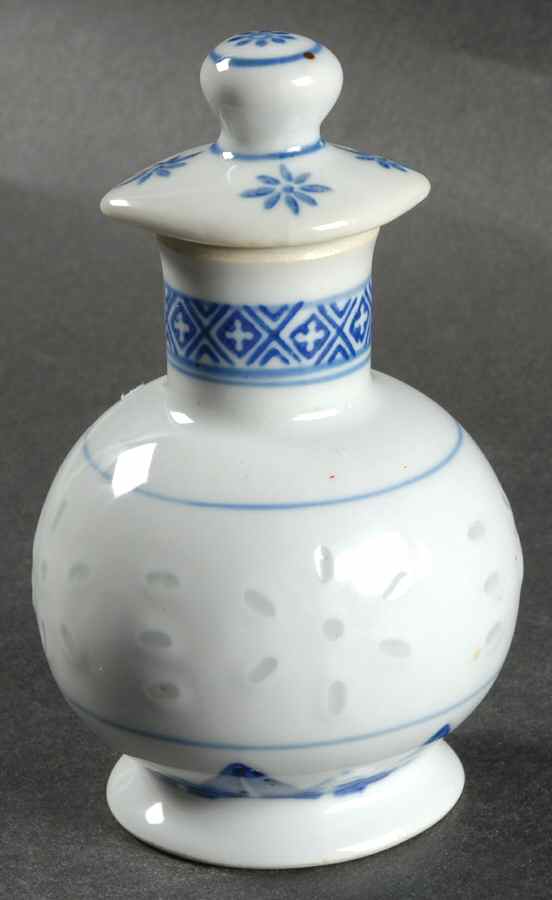 Rice Flower Porcelain Cruet with Lid by Tienshan-1