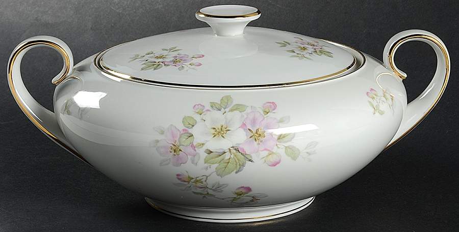 Apple Blossom (White Background) Round Covered Vegetable by Tirschenreuth-1