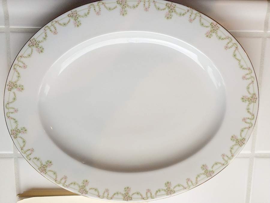 Arbutus 15" Oval Serving Platter by Tirschenreuth-1