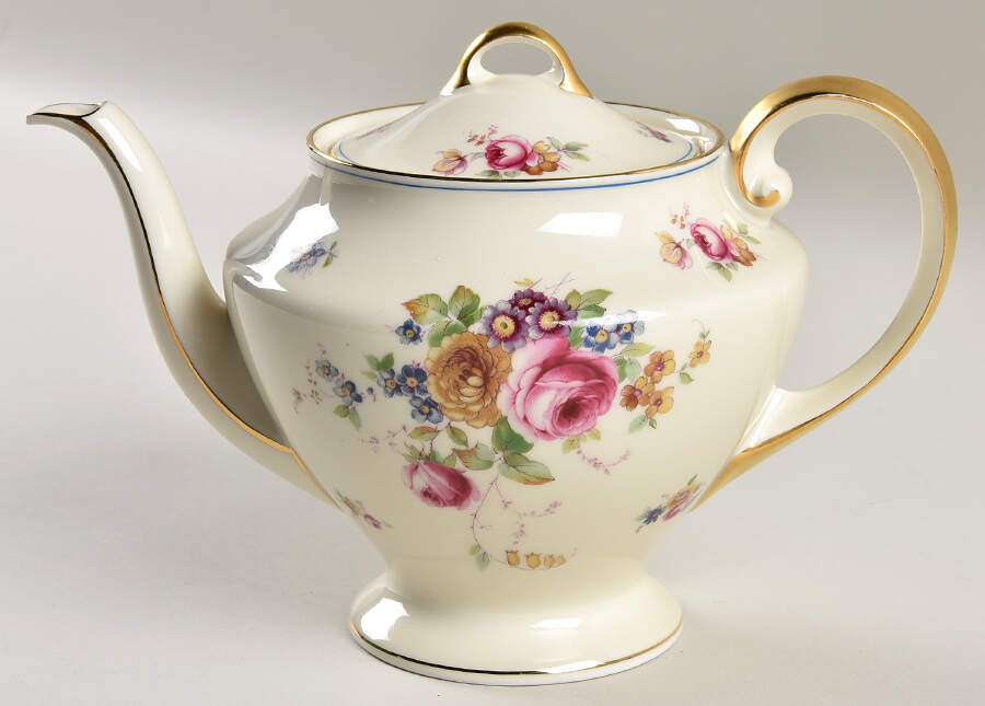 The Ascot Teapot & Lid by Tirschenreuth-1
