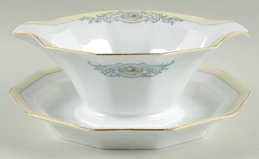Beaumont Gravy Boat with Attached Underplate by Tirschenreuth-1