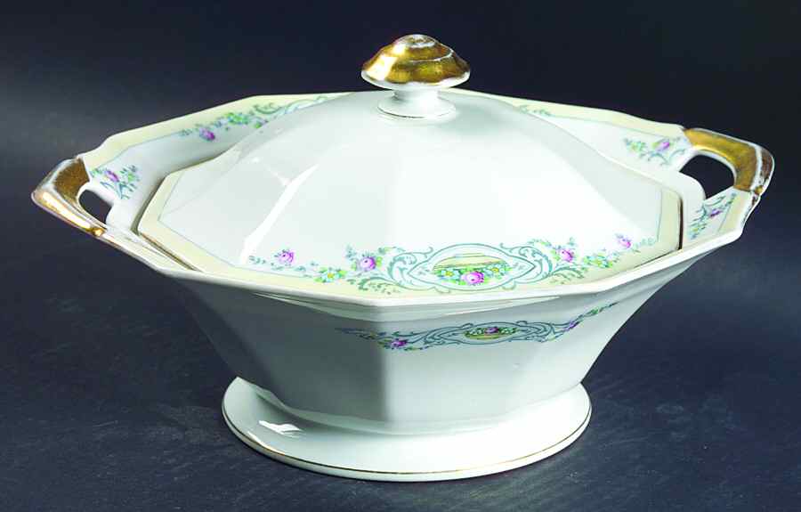 Beaumont Round Covered Vegetable by Tirschenreuth-1