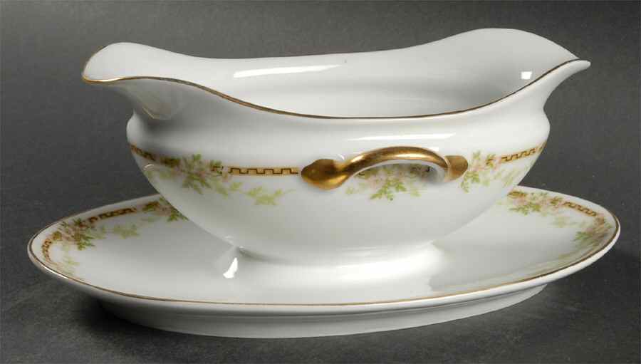 Biltmore Gravy Boat with Attached Underplate by Tirschenreuth-1