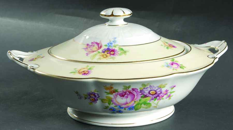 Carlton Round Covered Vegetable by Tirschenreuth-1