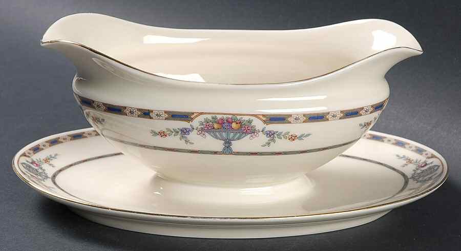 The Chatham Gravy Boat with Attached Underplate by Tirschenreuth-1