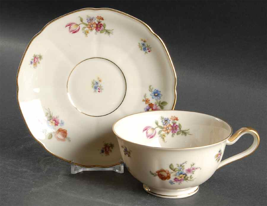 Colwyn Oversized Cup & Saucer Set by Tirschenreuth-1