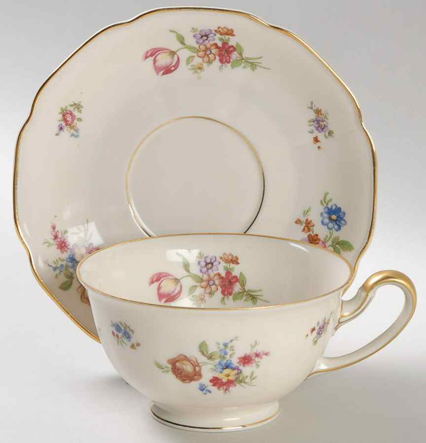 Colwyn Footed Cup & Saucer Set by Tirschenreuth-1
