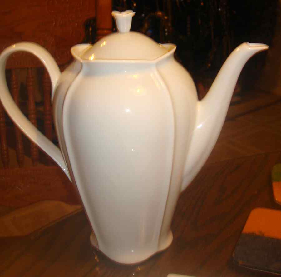 Cortina White Coffee Pot & Lid by Tirschenreuth-1