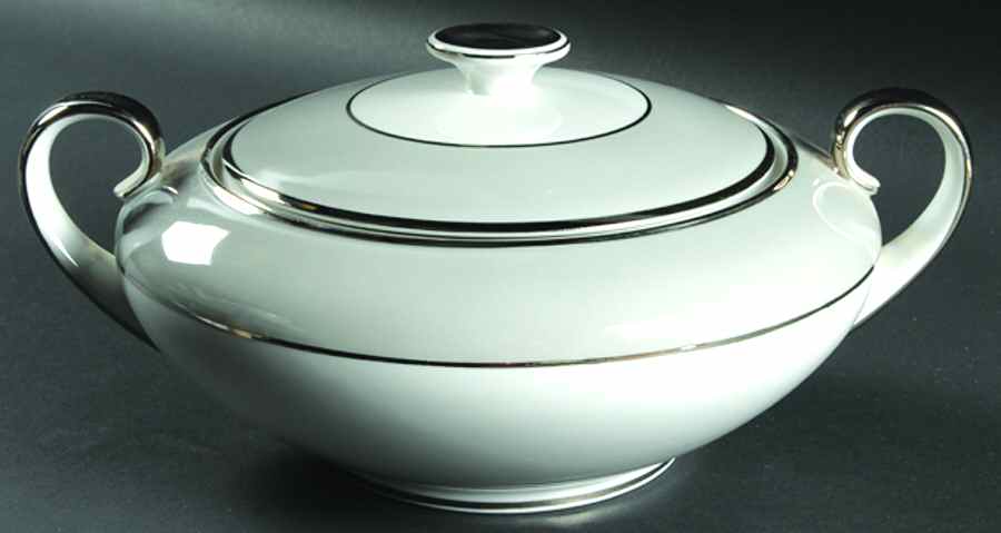 Dawn Round Covered Vegetable by Tirschenreuth-1