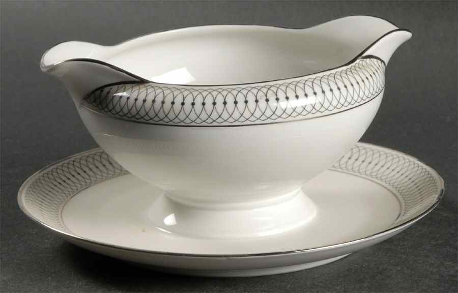 The Elgin Gravy Boat with Attached Underplate by Tirschenreuth-1