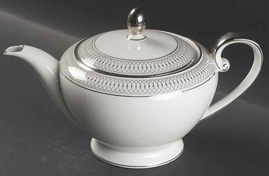 The Elgin Teapot & Lid by Tirschenreuth-1