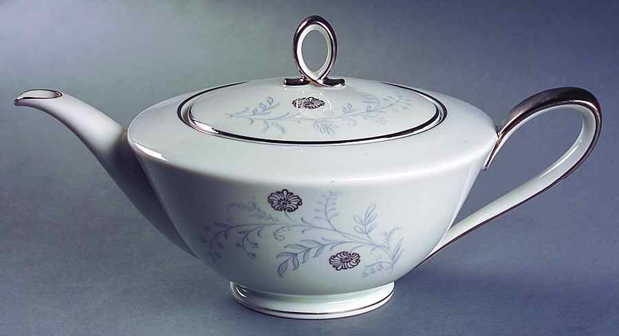 Enchanting Teapot & Lid by Tirschenreuth-1