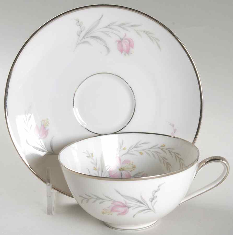 Entrancing Flat Cup & Saucer Set by Tirschenreuth-1