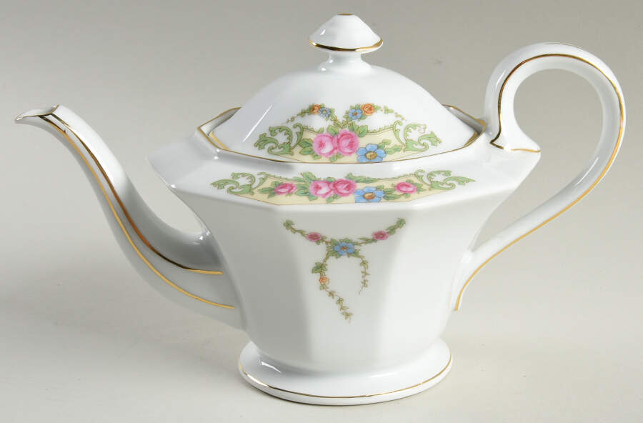 Fairmont Teapot & Lid by Tirschenreuth-1